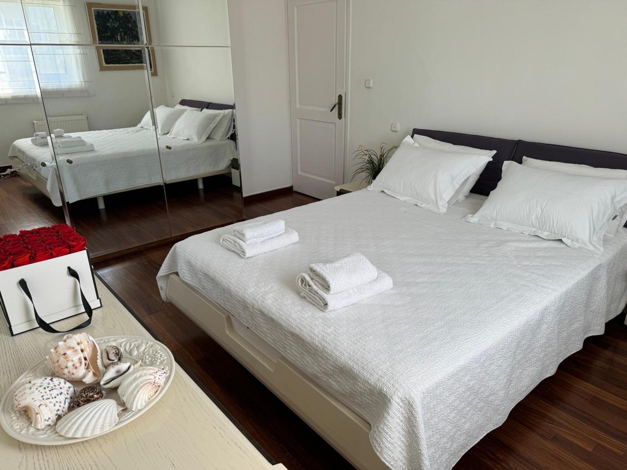 Vouliagmeni Seaside Escape Lägenhet Aten Exteriör bild